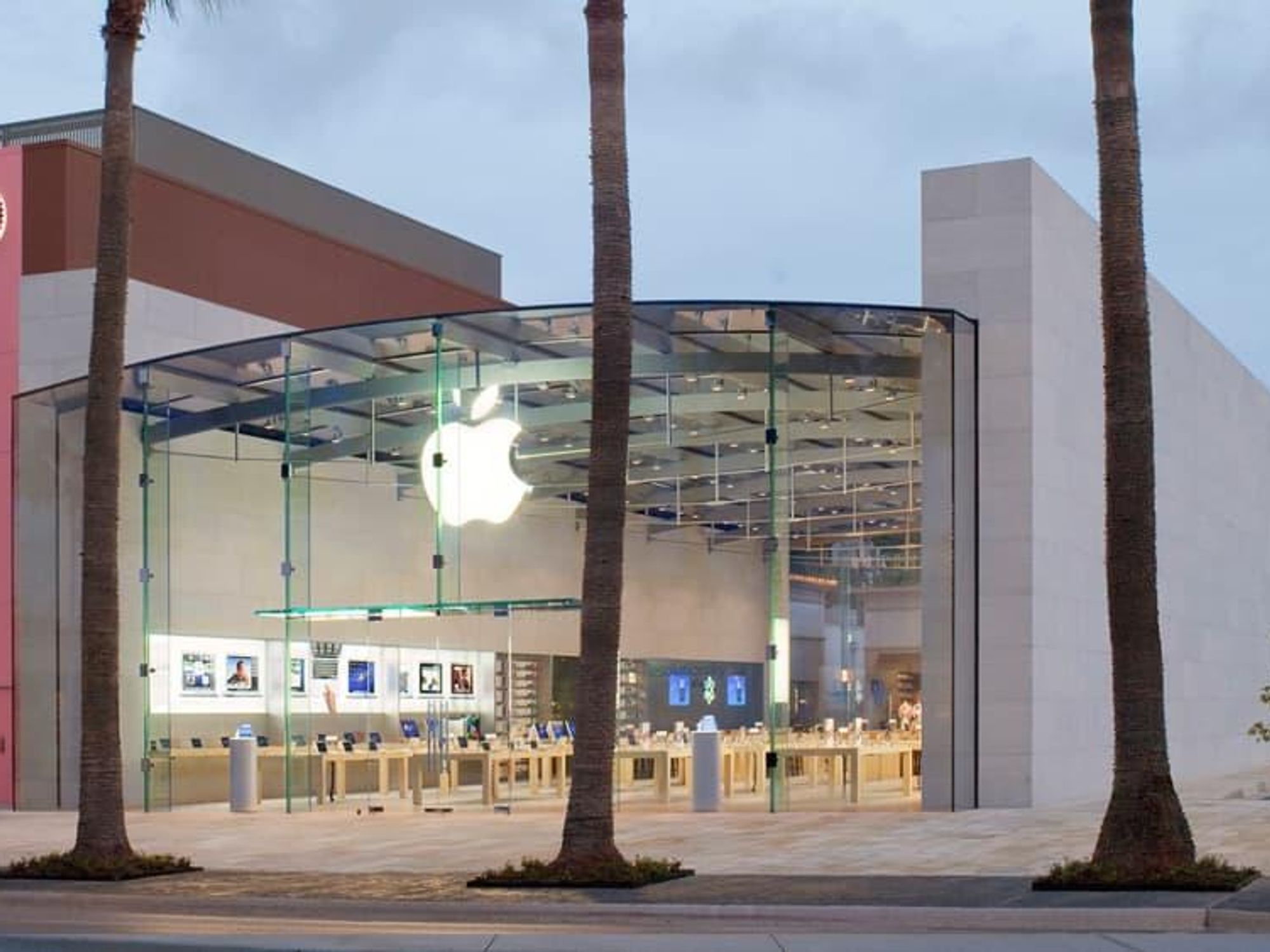 Apple reopens 5 stores with limited service in Dallas-Fort Worth